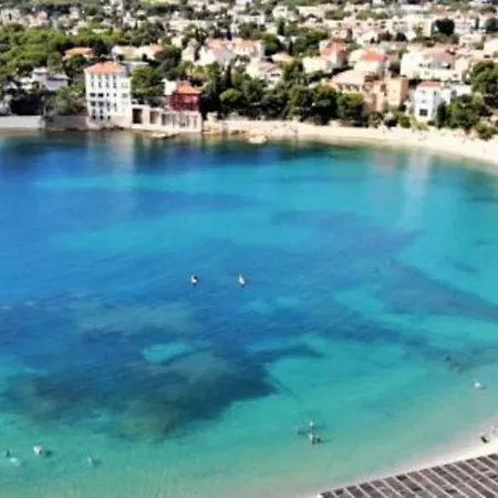 Bright Cocoon With Shared Pool In Appartamento Bandol