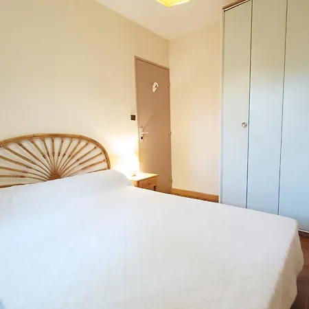 Bright Cocoon With Shared Pool In Appartamento Bandol