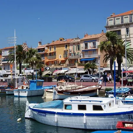 Apartment Bright Cocoon With Shared Pool In Bandol