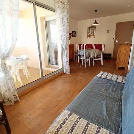 Apartment Bright Cocoon With Shared Pool In