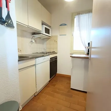 Apartment Bright Cocoon With Shared Pool In *